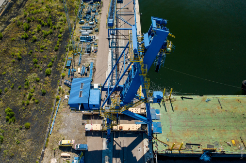Coal shiploader machine transportation 